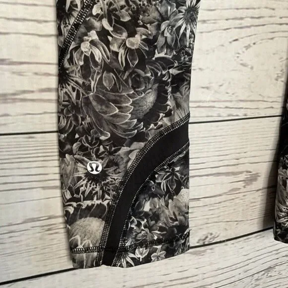 Lululemon Leggings Women Size 4 Black/White Floral Run Inspire Crop All Luxtreme - Picture 4 of 10